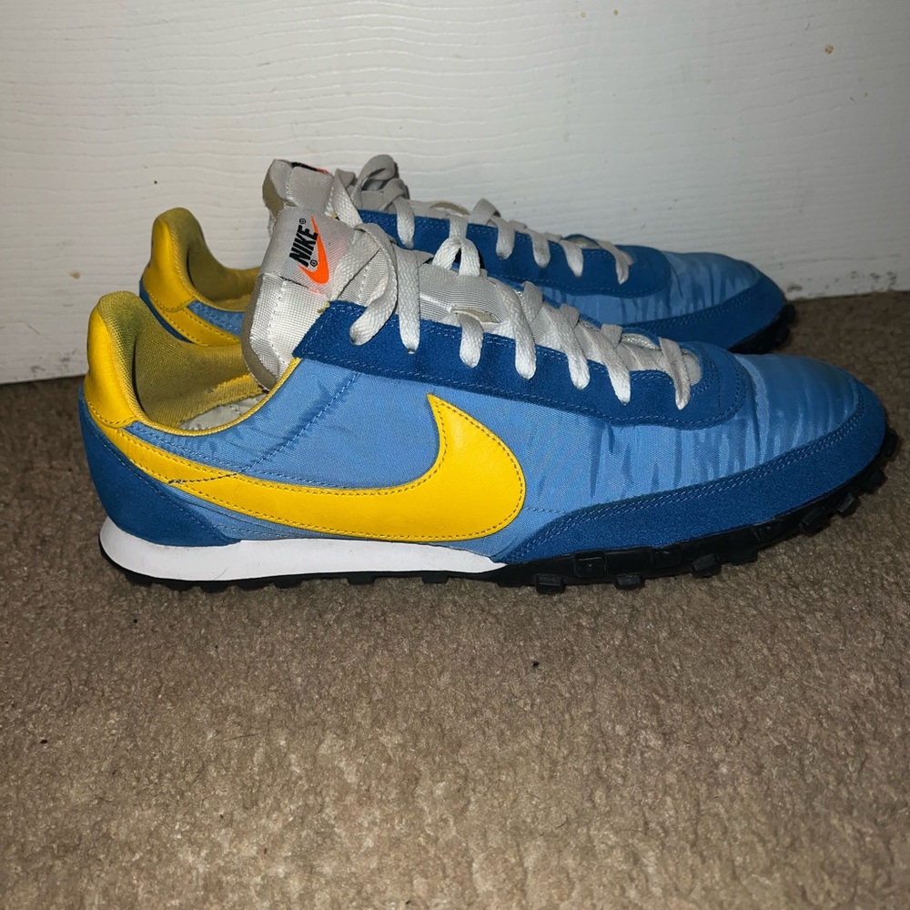 NIKE WAFFLE TRAINER 2 MEDIUM BLUE ‘UNIVERSITY GOLD’